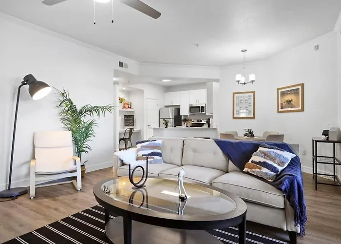 Cozysuites Walk To Stadium With Pool & Gym! Apartment *