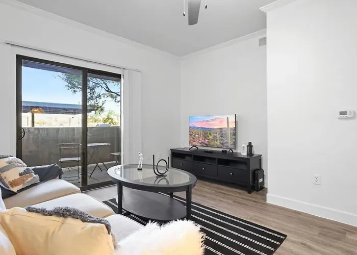 Cozysuites Walk To Stadium With Pool & Gym! *