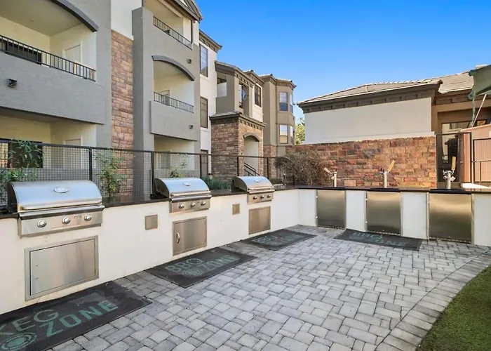 Cozysuites Walk To Stadium With Pool & Gym! Glendale