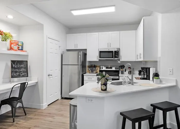 Cozysuites Walk To Stadium With Pool & Gym! Apartment *