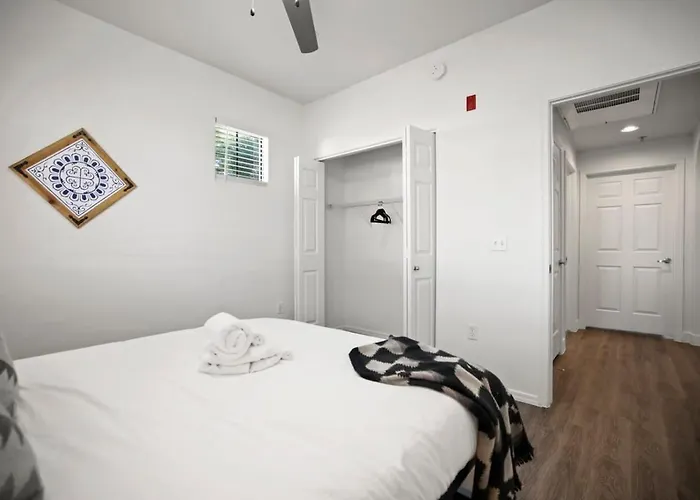 Cozysuites Walk To Stadium With Pool & Gym! Glendale