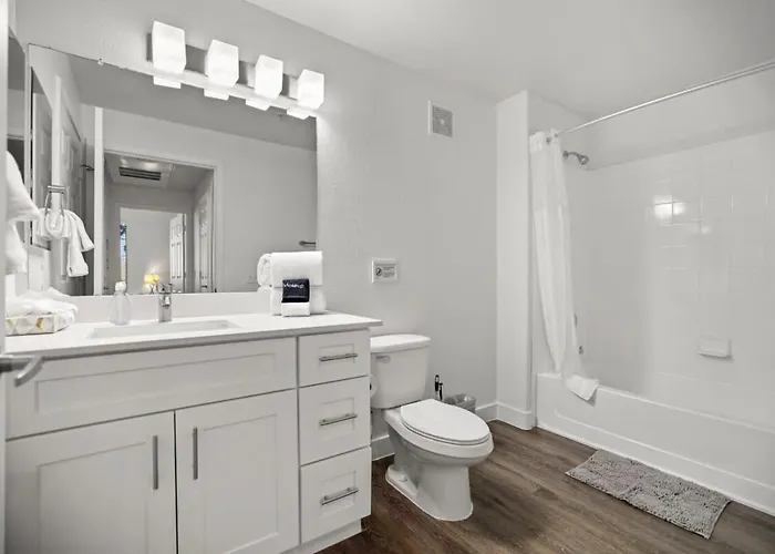 Cozysuites Walk To Stadium With Pool & Gym! Apartment