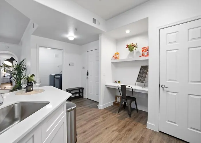 Cozysuites Walk To Stadium With Pool & Gym! Glendale