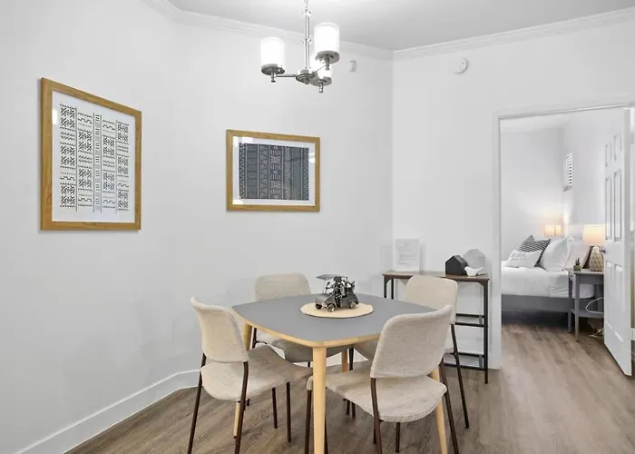 Cozysuites Walk To Stadium With Pool & Gym! Apartment