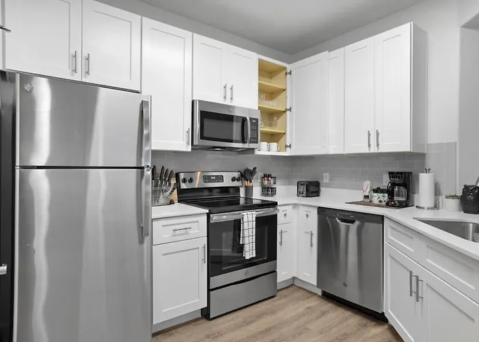 Cozysuites Walk To Stadium With Pool & Gym! Glendale