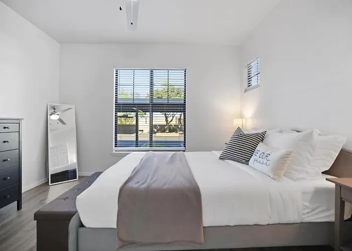 Apartment Cozysuites Walk To Stadium With Pool & Gym! *
