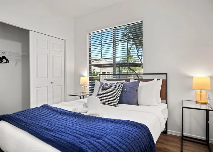 Cozysuites Walk To Stadium With Pool & Gym! Apartment *