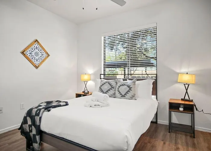 Cozysuites Walk To Stadium With Pool & Gym! * Glendale