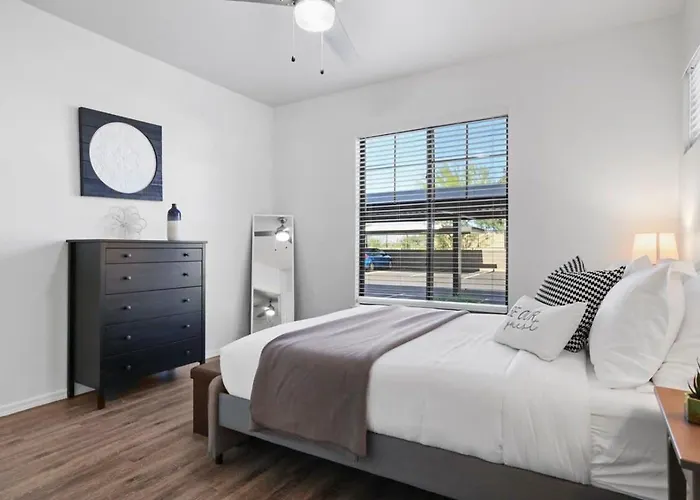 Apartment Cozysuites Walk To Stadium With Pool & Gym! *