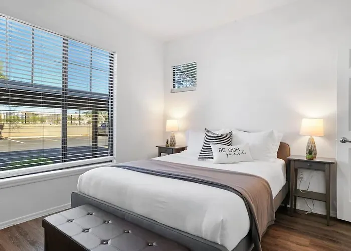 Cozysuites Walk To Stadium With Pool & Gym! Apartment *