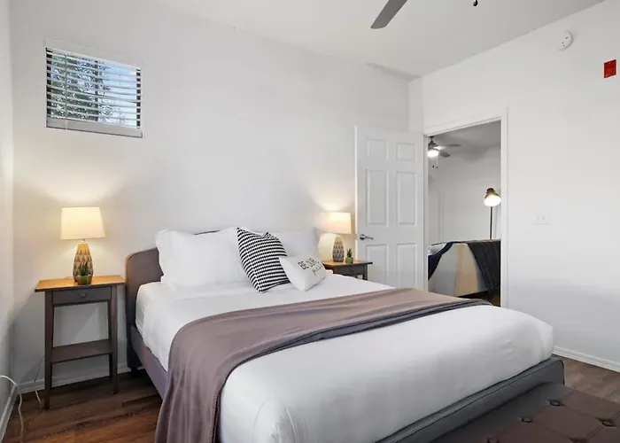 Cozysuites Walk To Stadium With Pool & Gym! * Glendale